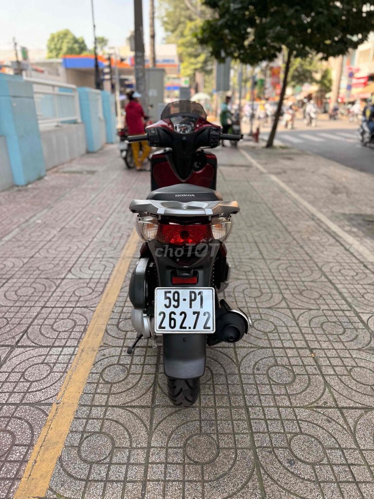 Honda SH150 2011 Đỏ 51000 km. Mua bán Xe máy tại Quận 10 Tp Hồ Chí Minh được đăng bởi Giang Lê hình 5