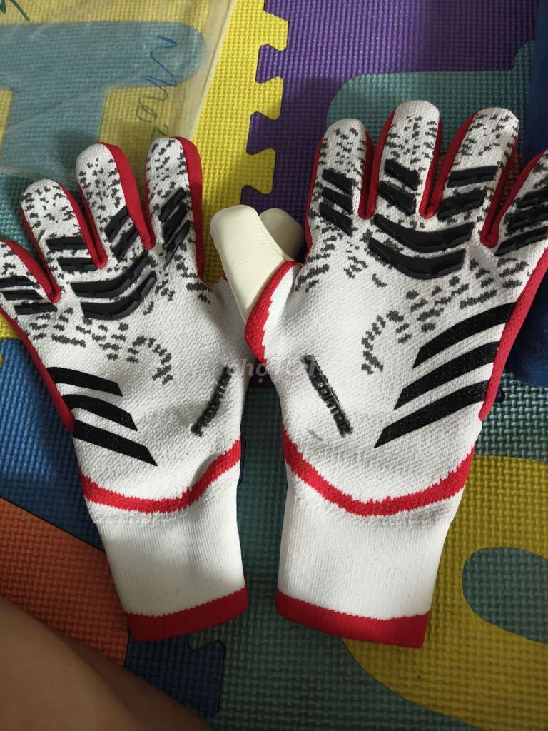 TL mới găng tay thủ môn. Mua bán Đồ thể thao, Dã ngoại tại Quận Bình Tân Tp Hồ Chí Minh được đăng bởi Thanh Huyền Phạm hình 1