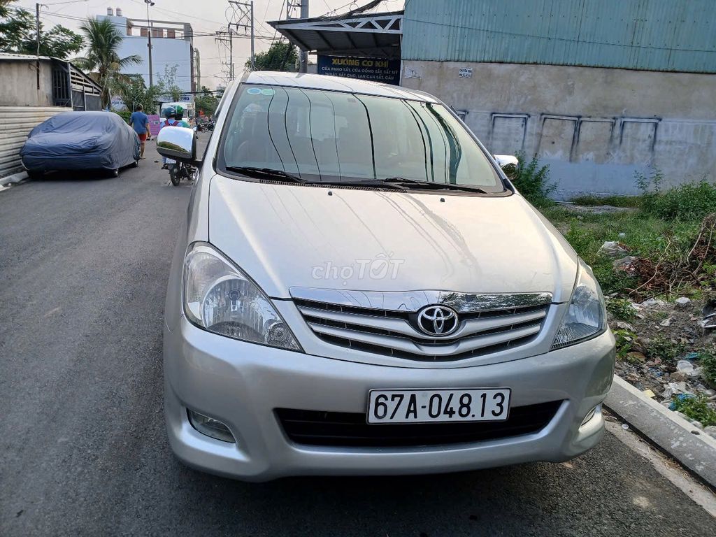 Toyota Innova 2011 G - 220000 km