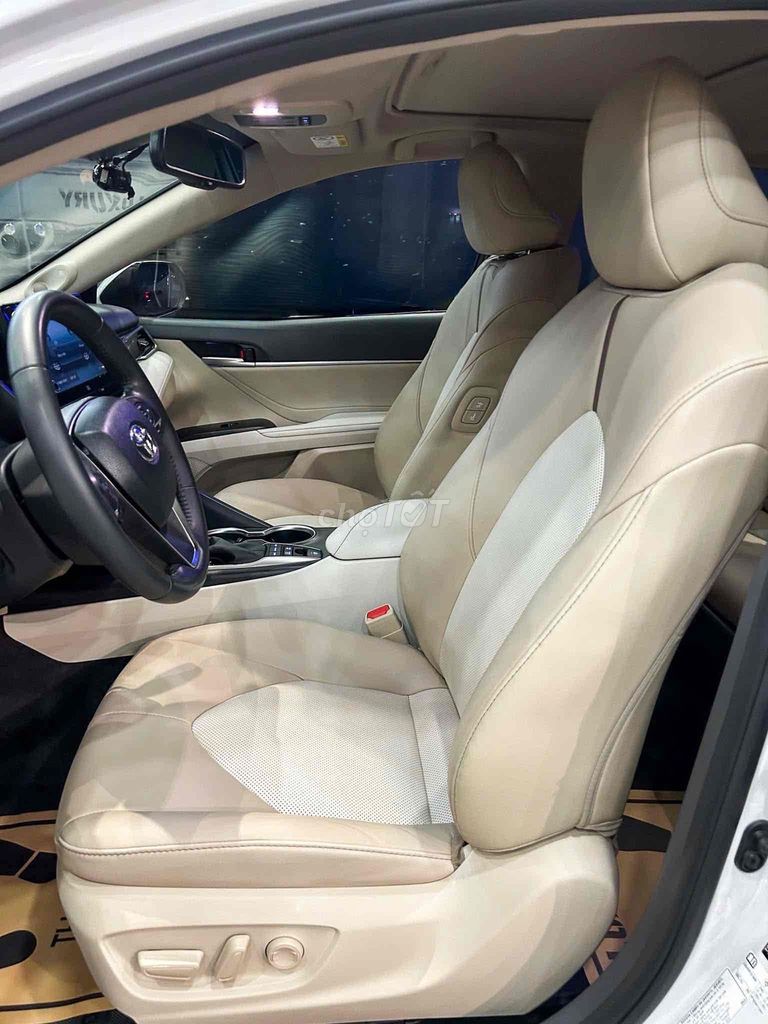 Toyota Camry 2022 2.5HV - 28000 km. Mua bán Ô tô tại Quận 7 Tp Hồ Chí Minh được đăng bởi Lê Văn Út hình 9