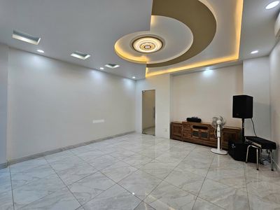 Cho thuê mặt bằng 5x21m có hầm làm kho giá chỉ 13 triệu- Vạn Phúc City