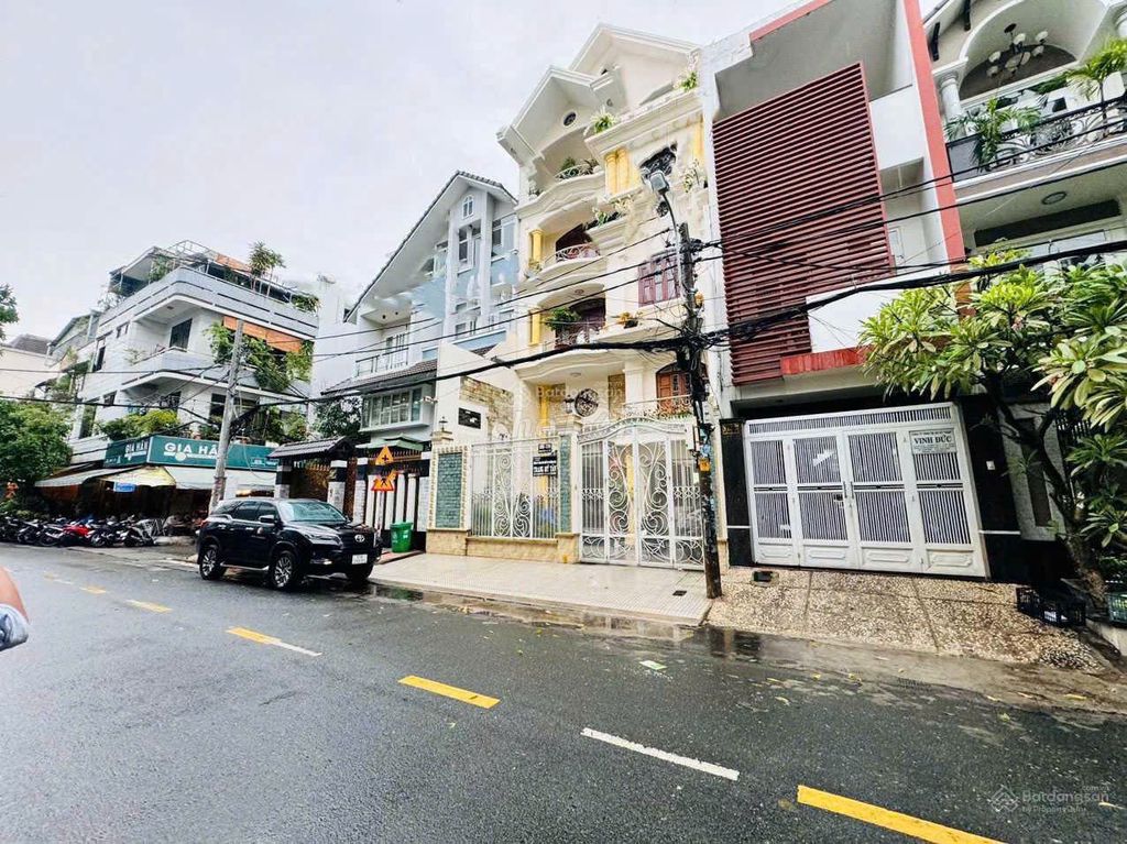 Аренда · 9 комн. · 200 м² · Quận Tân Bình, ул. Đường Bàu Cát 1