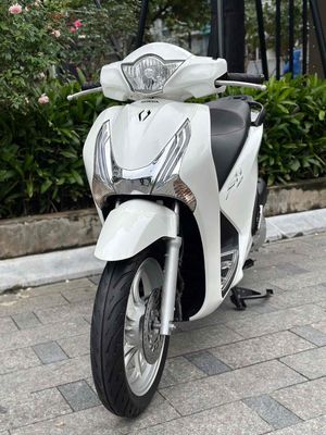 Cần bán SH 150 khoá Smartkey 2016 trắng cực đẹp. Mua bán Xe máy tại Quận Đống Đa Hà Nội được đăng bởi Xe Máy Vượng Trung