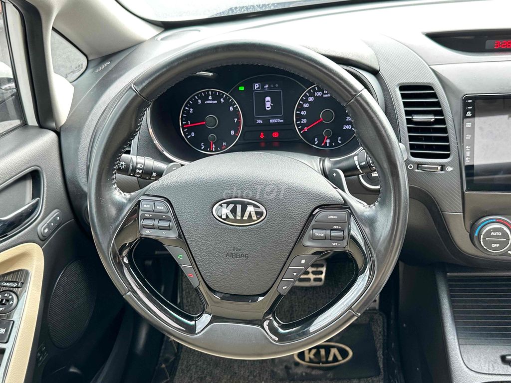 Kia Cerato 1.6 2018 AT Trắng 83000km. Mua bán Ô tô tại Quận Hoàng Mai Hà Nội được đăng bởi Thang Pham hình 5