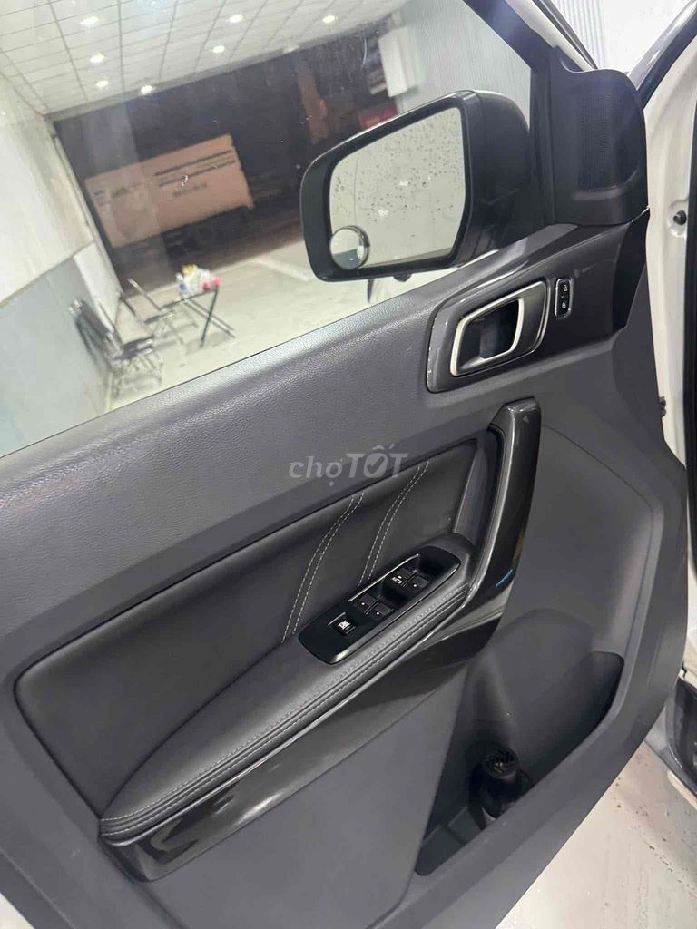 Ford Everest 2016 Titanium 1 cầu xe cực đẹp bs đẹp. Mua bán Ô tô tại Quận Bình Thạnh Tp Hồ Chí Minh được đăng bởi Nguyễn Thanh Tân hình 8