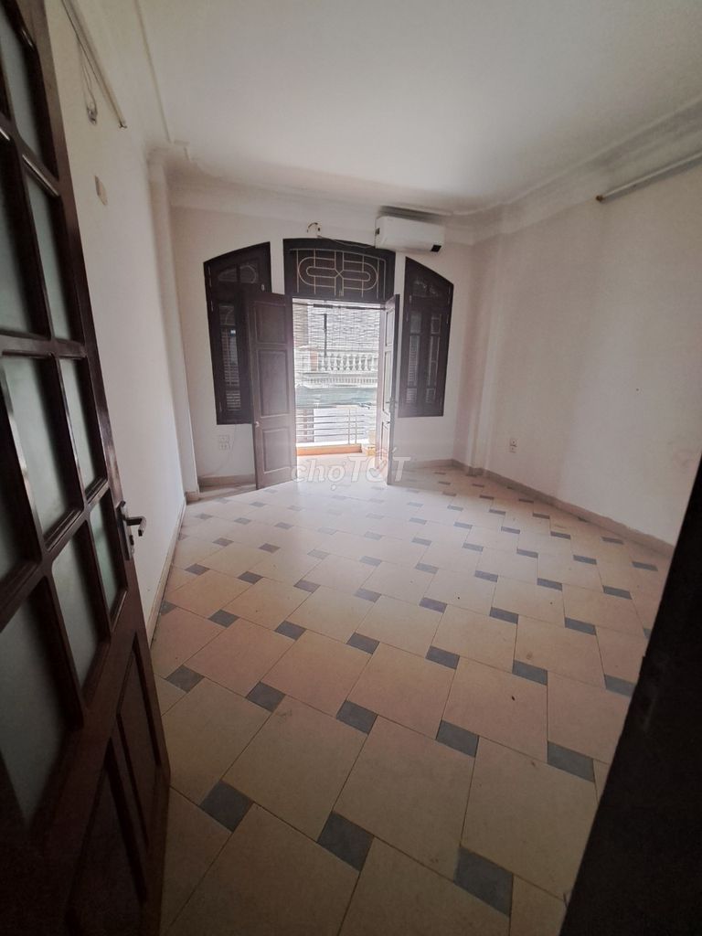 Cho thuê nhà ngõ 61 phố Phạm Tuấn Tài, Diện tích 50m2 x 5 tầng