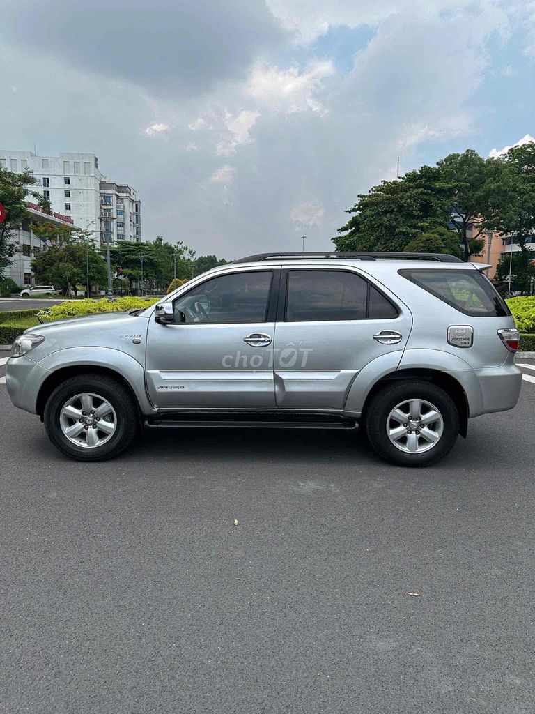 Toyota Fortuner 2009 -AT
