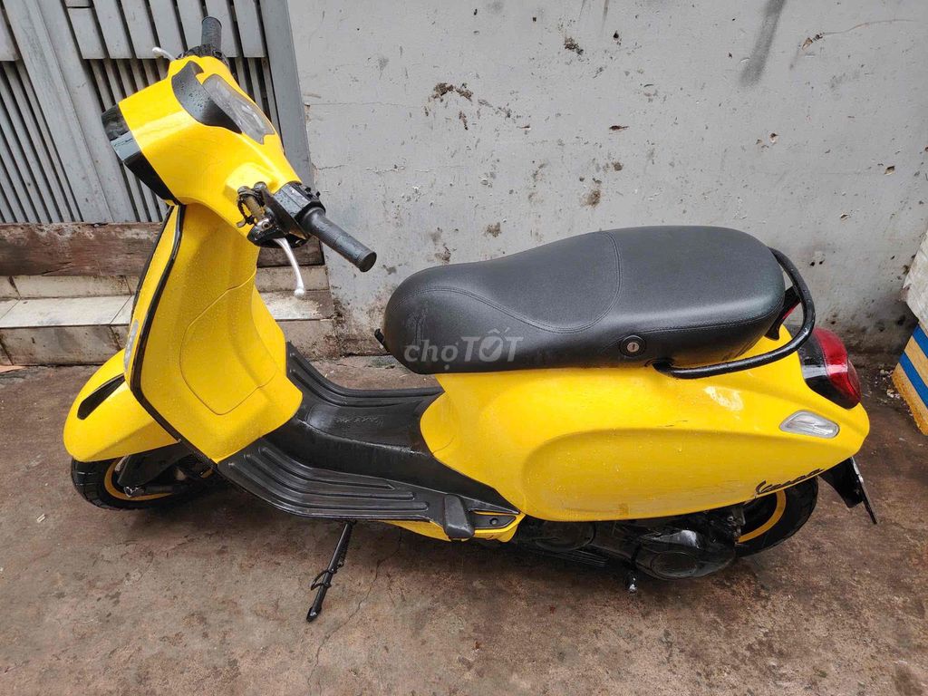 Piaggio Vespa Sprint автомат жёлтый