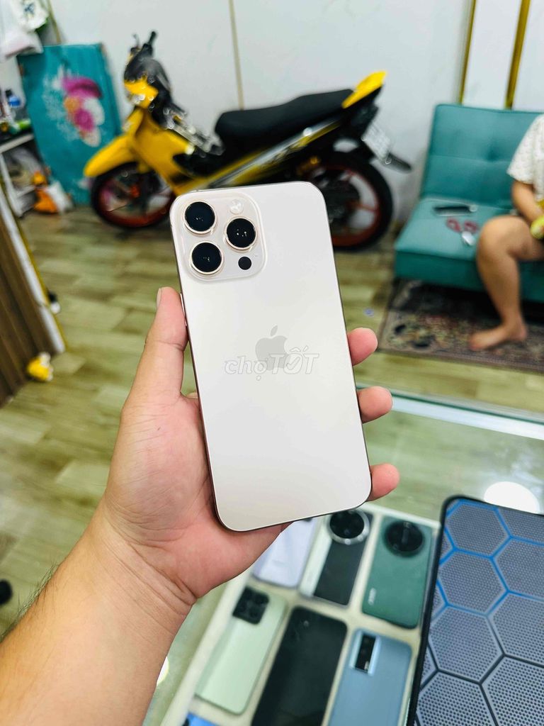 Apple iPhone 16 Pro Max 256GB Vàng 96%. Mua bán Điện thoại tại Thành phố Tây Ninh Tây Ninh được đăng bởi Công Minh Mobile hình 1
