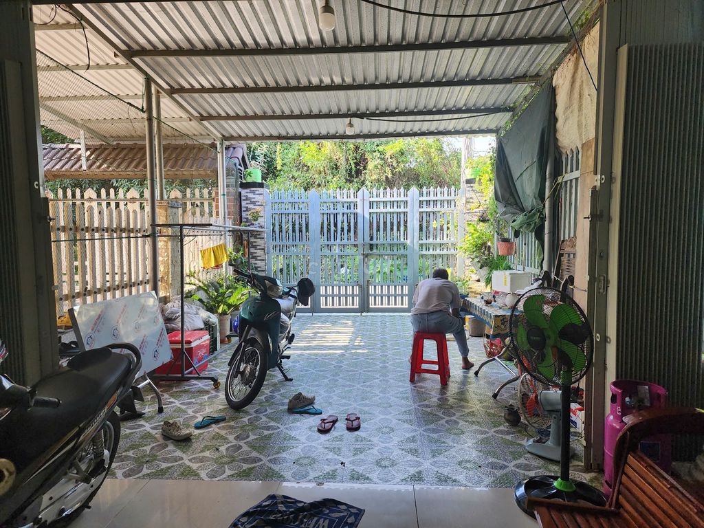 Bán nhà phố Hội Bài đường xe hơi thoải mái có sổ hồng đầy đủ 3PN. Mua bán nhà ở tại Thị xã Phú Mỹ Bà Rịa - Vũng Tàu được đăng bởi Nguyễn Ngọc Thiên Trang hình 4