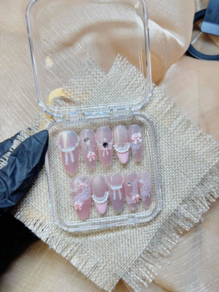 Nailbox Nữ Hồng Mắt mèo. Mua bán Phụ kiện thời trang khác tại Thành phố Thuận An Bình Dương được đăng bởi Nguyễn Thị Tuyết Nhung hình 1
