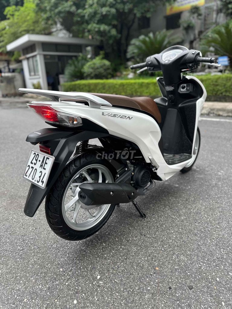 Honda Vision 2025!! chính chủ / như xe dắt hãng. Mua bán Xe máy tại Quận Hoàng Mai Hà Nội được đăng bởi Xe Máy Quân Oanh  hình 3