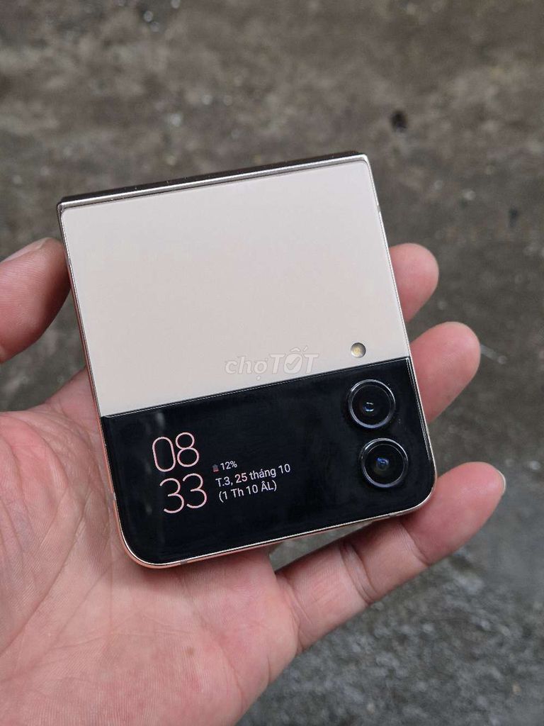 Samsung Z Flip 4 128GB Vàng SSVN. Mua bán Điện thoại tại Quận Thanh Xuân Hà Nội được đăng bởi trần tú hình 1