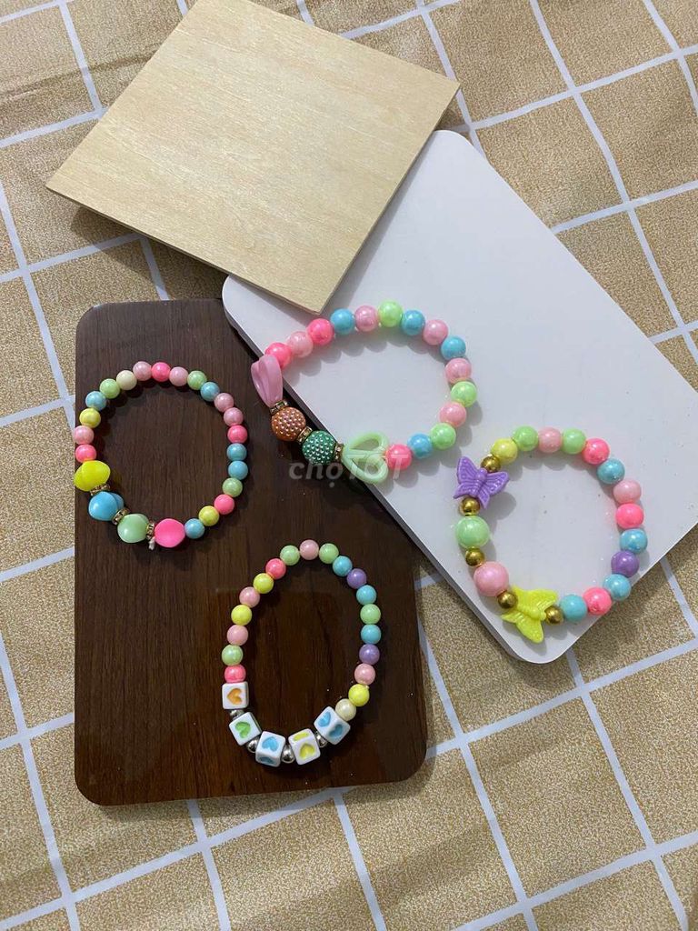 Vòng tay nữ nhiều màu. Mua bán Phụ kiện thời trang khác tại Huyện Tam Bình Vĩnh Long được đăng bởi Ngọc Trâm  hình 1