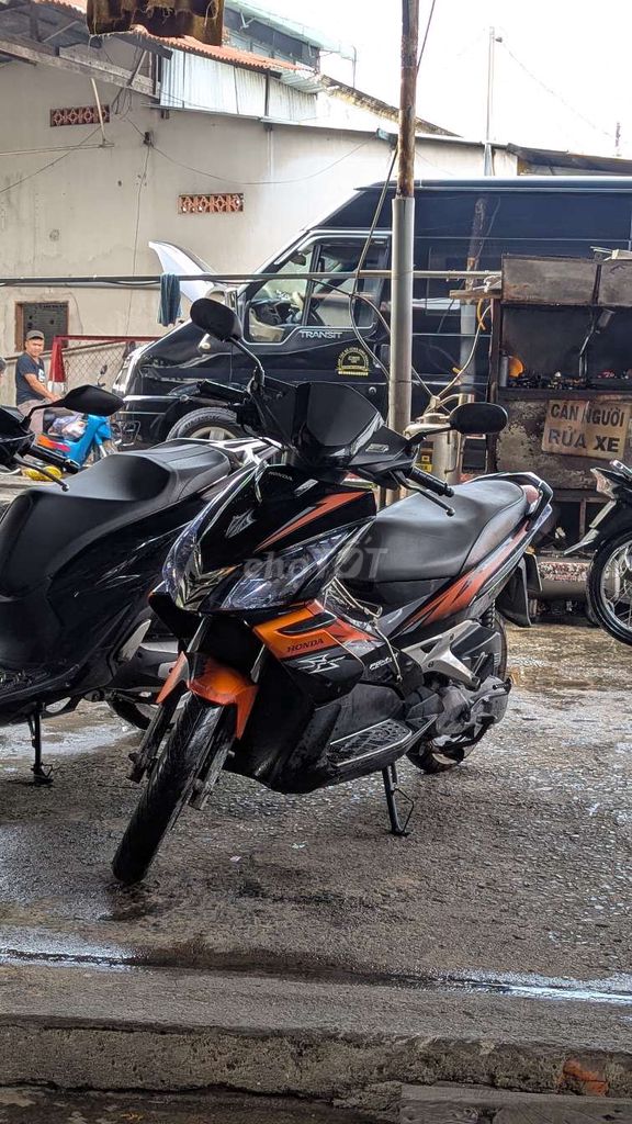 Honda Air Blade тайский, черный с оранжевым