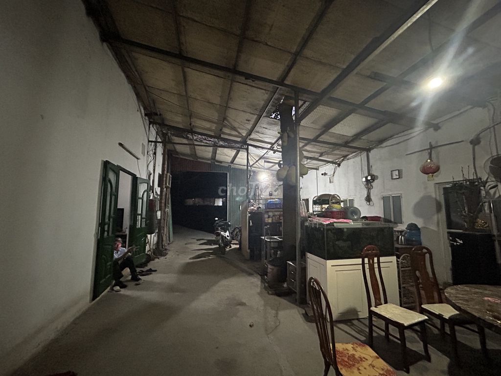 Bán nhà Xưởng xe Cont đỗ cửa tại Long Biên cầu Vĩnh tuy