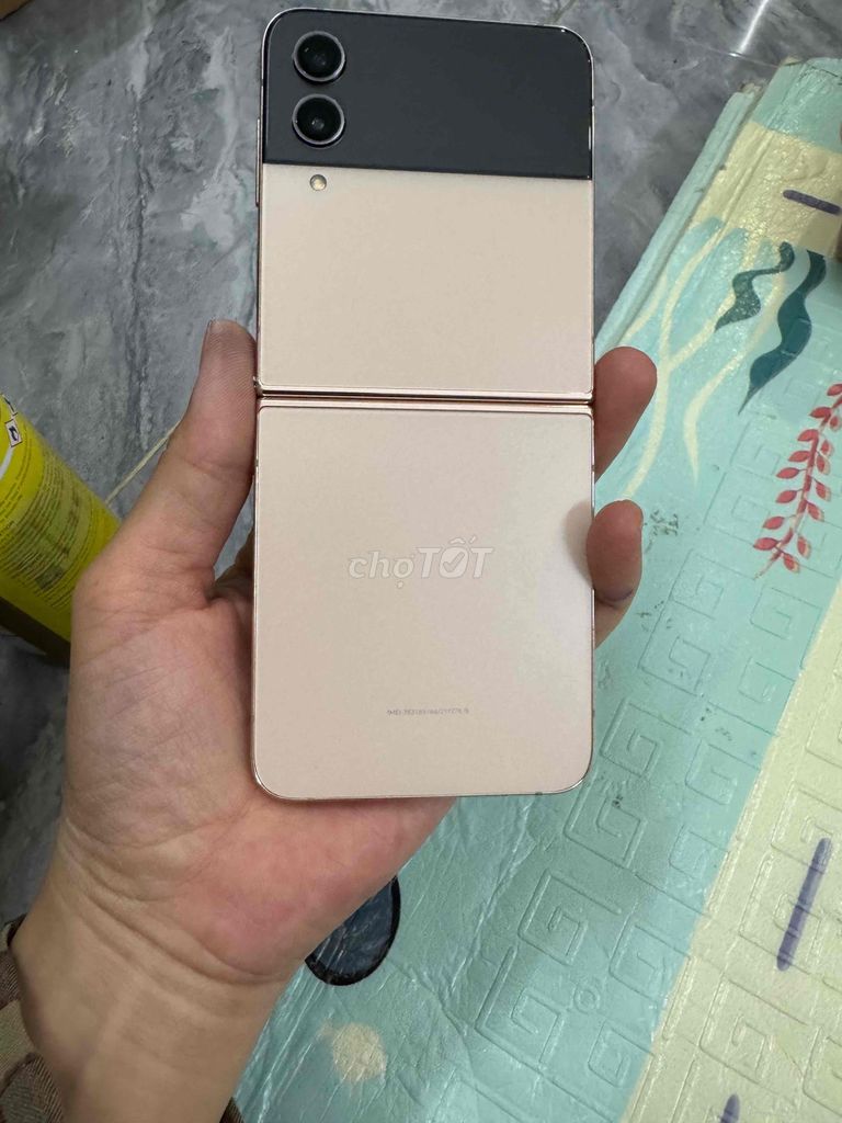 Samsung Galaxy Z Flip4 128GB Vàng hồng lỗi sọc. Mua bán Điện thoại tại Quận 4 Tp Hồ Chí Minh được đăng bởi Phan Pha hình 1