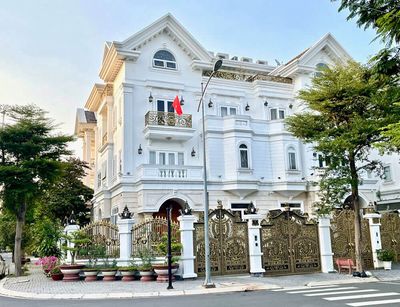 🛑Biệt thự đơn lập mặt tiền Dương Quảng Hàm, thang máy tiện kinh doanh