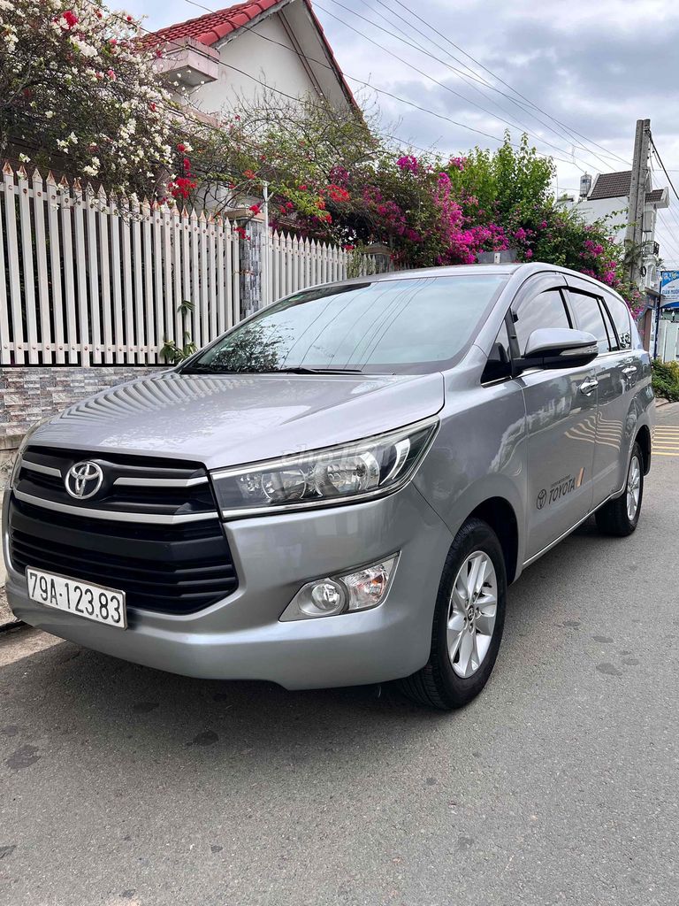 Семейство Toyota Innova E 2016 MT без обслуживания
