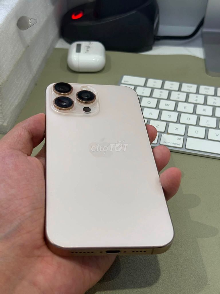 Apple iPhone 16 Pro Max 256GB Vàng sa mạc. Mua bán Điện thoại tại Quận 10 Tp Hồ Chí Minh được đăng bởi Hội Đồ Điện Tử hình 1