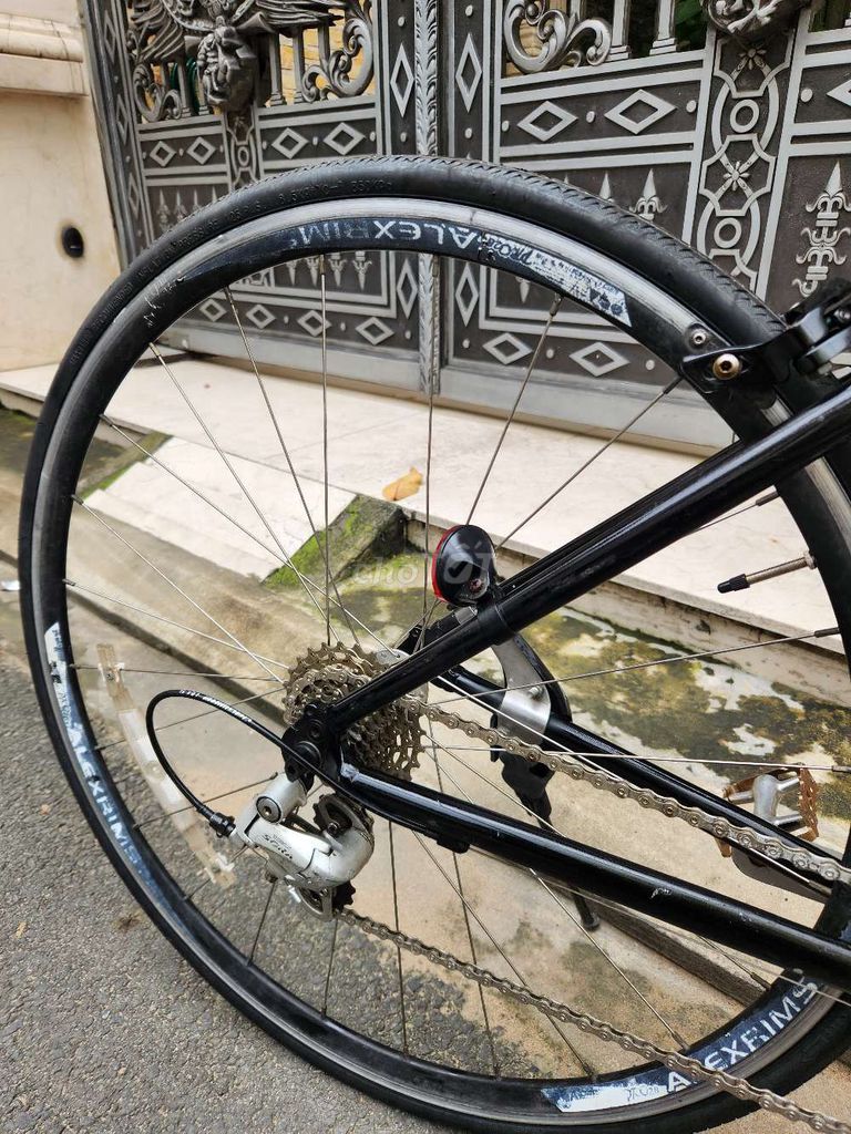 Xe đạp đua Louis Garneau RSS-III Đen. Mua bán Xe đạp tại Quận Tân Bình Tp Hồ Chí Minh được đăng bởi Mr Cuong hình 6