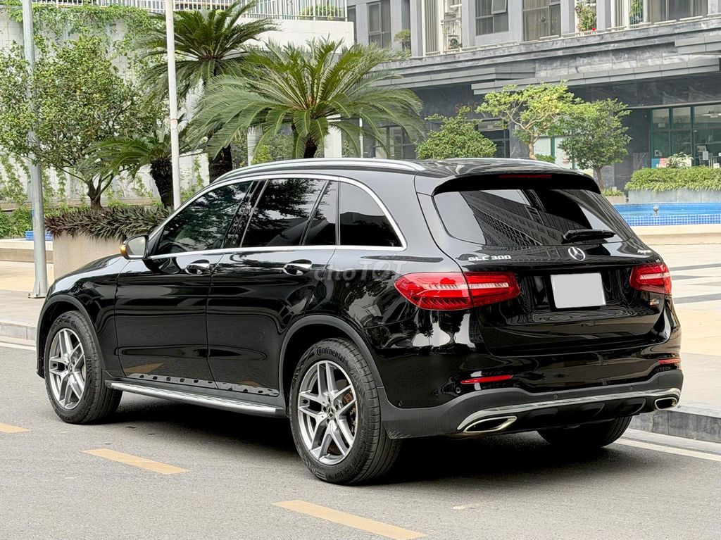 Mercedes GLC300 2018 Đen Kem. Mua bán Ô tô tại Quận Thanh Xuân Hà Nội được đăng bởi Nguyễn Tuấn Hoàng hình 6