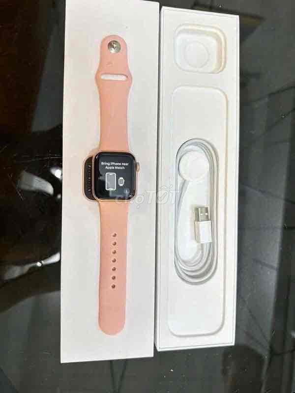 Apple Watch Series 5 40mm Hồng likenew zin 100%. Mua bán Thiết bị đeo thông minh tại Quận Tân Bình Tp Hồ Chí Minh được đăng bởi Shop Trung Văn Apple Watch hình 1