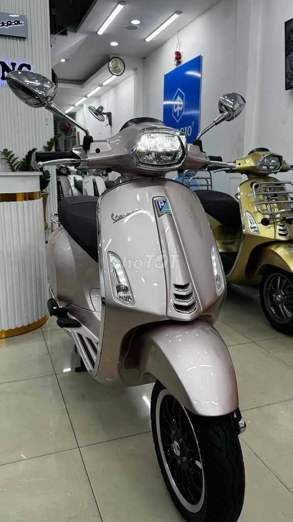 Vespa Sprint Hồng Porsche Mới như xe hãng 4300km. Mua bán Xe máy tại Quận Phú Nhuận Tp Hồ Chí Minh được đăng bởi VESPA  PIAGGIO BẢO HƯNG Vespa cũ trả góp  hình 14