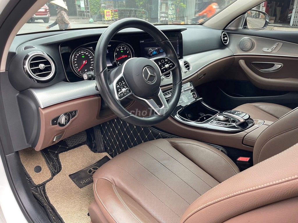 Mercedes E180 2020 siêu lướt 20000 km trắng nt nâu. Mua bán Ô tô tại Quận Gò Vấp Tp Hồ Chí Minh được đăng bởi NGUYỄN MINH VUA XE LƯỚT hình 1
