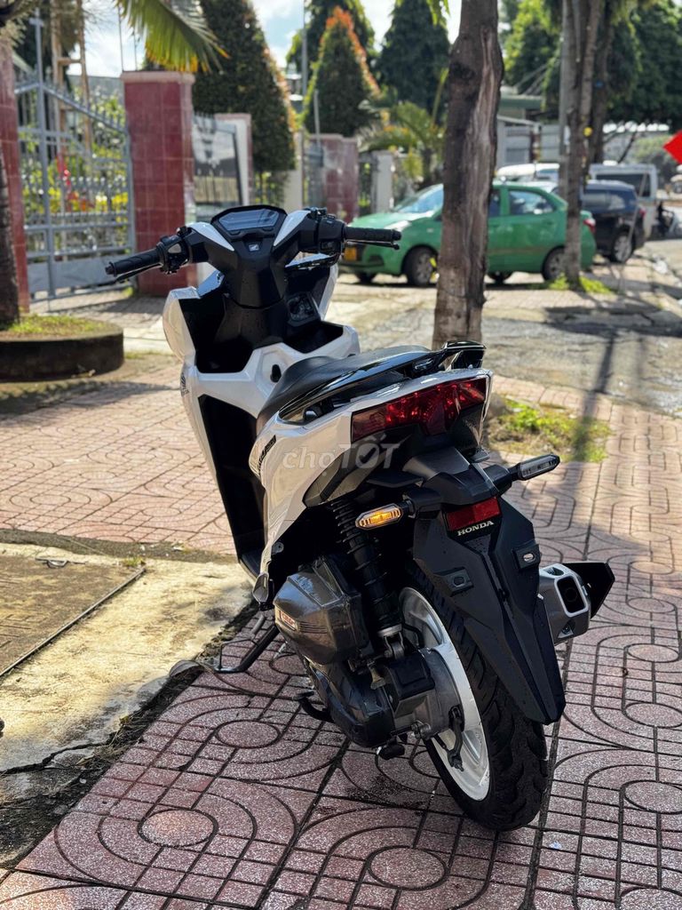 Thamh Lý Vario 150. Mua bán Xe máy tại Thành phố Buôn Ma Thuột Đắk Lắk được đăng bởi Cửa Hàng Xe Máy 297 Nguyễn văn cừ hình 6