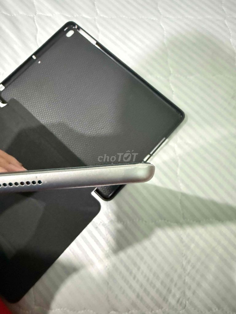 iPad Gen 5 128GB - Đã Sử Dụng, Giá Tốt. Mua bán Máy tính bảng tại Huyện Hóc Môn Tp Hồ Chí Minh được đăng bởi Nguyễn Đức Tài hình 1