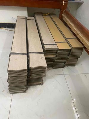 dư 100 miếng sàn gỗ một màu như hình cần thanh lý. Mua bán Nội thất, đồ gia dụng khác tại Quận Hà Đông Hà Nội được đăng bởi bình minh