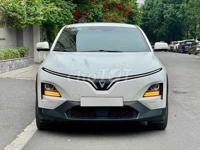 VinFast VF6 Plus 2025 Белый 20 тыс. км