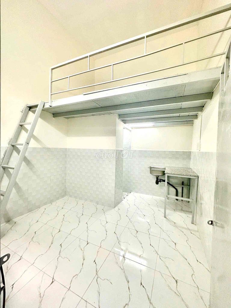 Phòng gác đi bộ 50m đến trường HUIT
