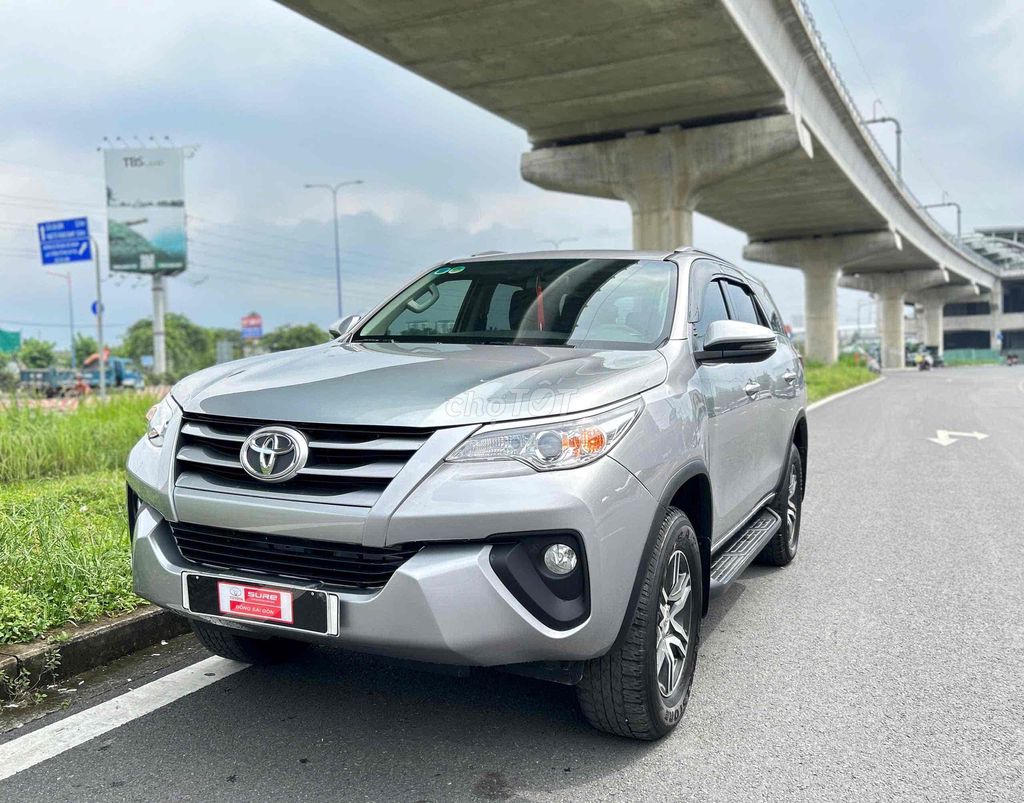 Toyota Fortuner 2019 dầu Số sàn màu bạc bao ra tên