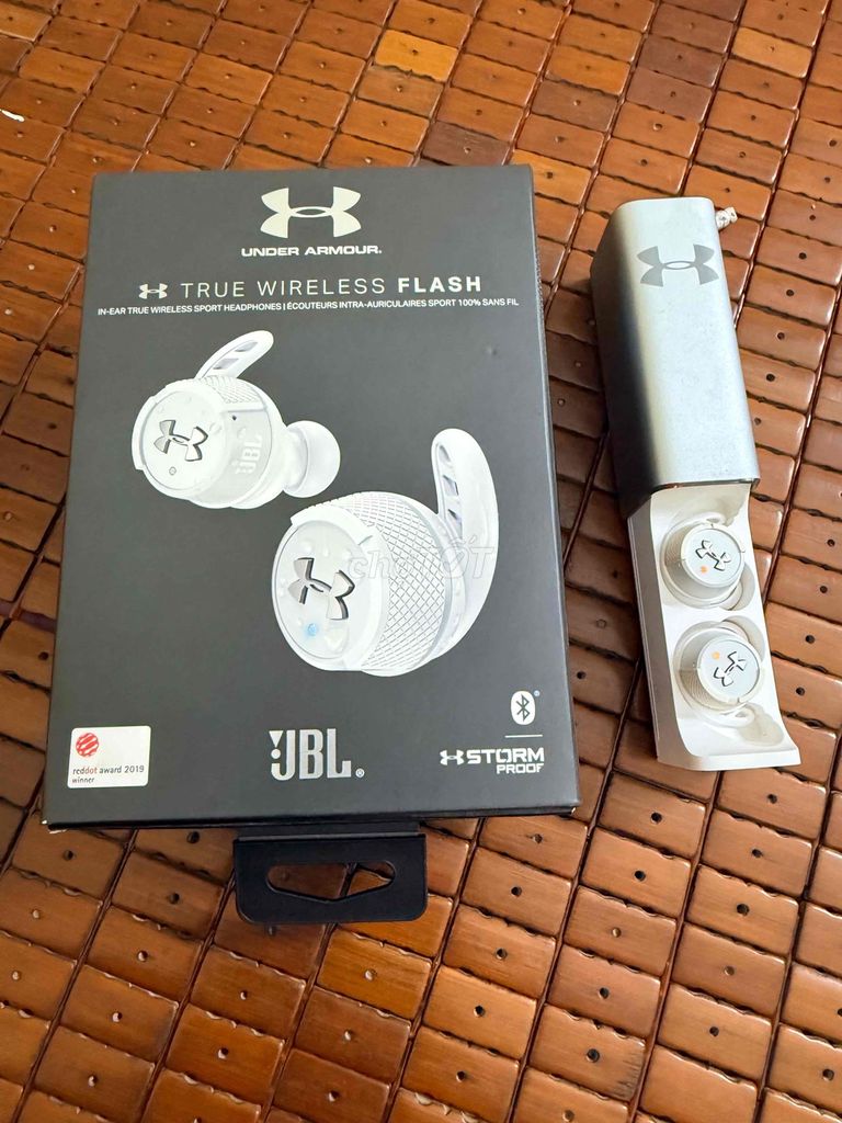 Tai nghe Under Armour True Wireless Flash.. Mua bán Tivi, Âm thanh tại Huyện Lý Nhân Hà Nam được đăng bởi Lê Đức Gia Bảo hình 1
