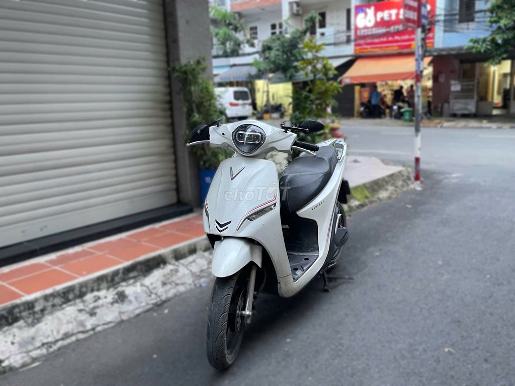 Xe máy điện VinFast Feliz S 2022 Trắng. Mua bán Xe điện tại Quận Tân Bình Tp Hồ Chí Minh được đăng bởi EVBATTERY hình 5