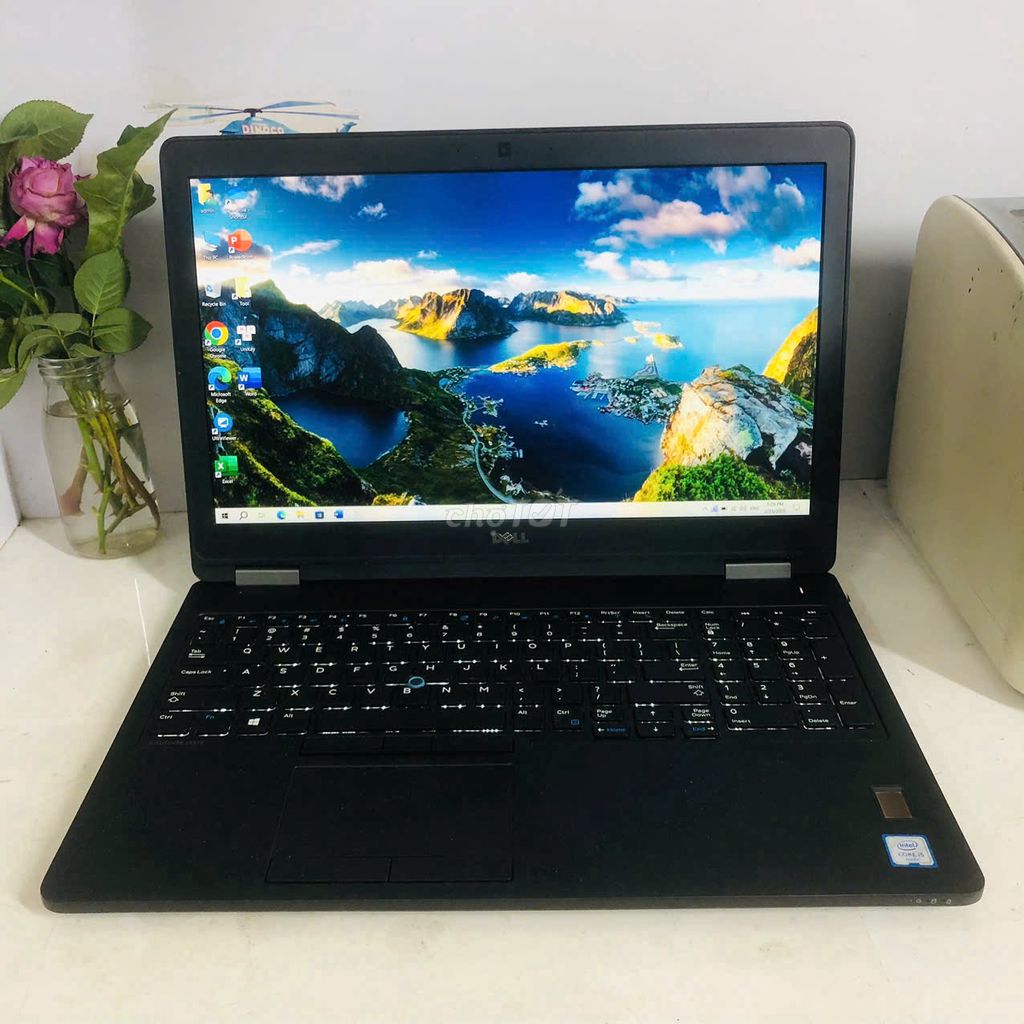 Dell Latitude E5570 - Core i5-6200U/ 8GB / 256GB