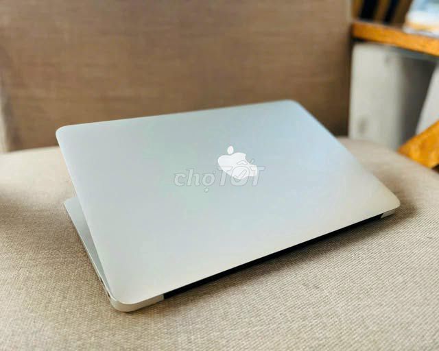 Apple Macbook Air Bạc Đã sử dụng. Mua bán Laptop tại Quận 1 Tp Hồ Chí Minh được đăng bởi Hội Đồ Điện Tử hình 1
