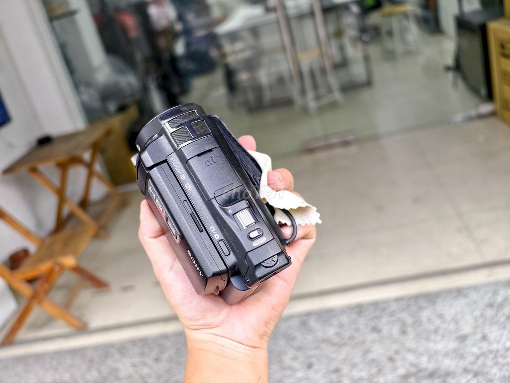 Máy quay Sony HDR Pj820E đẹp mượt mà. Mua bán Máy ảnh, Máy quay tại Quận Đống Đa Hà Nội được đăng bởi Nguyễn Nam hình 1