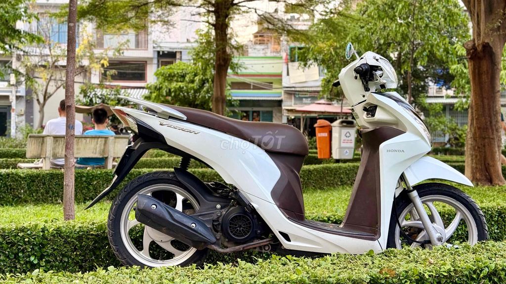 Honda Vision белый, скутер