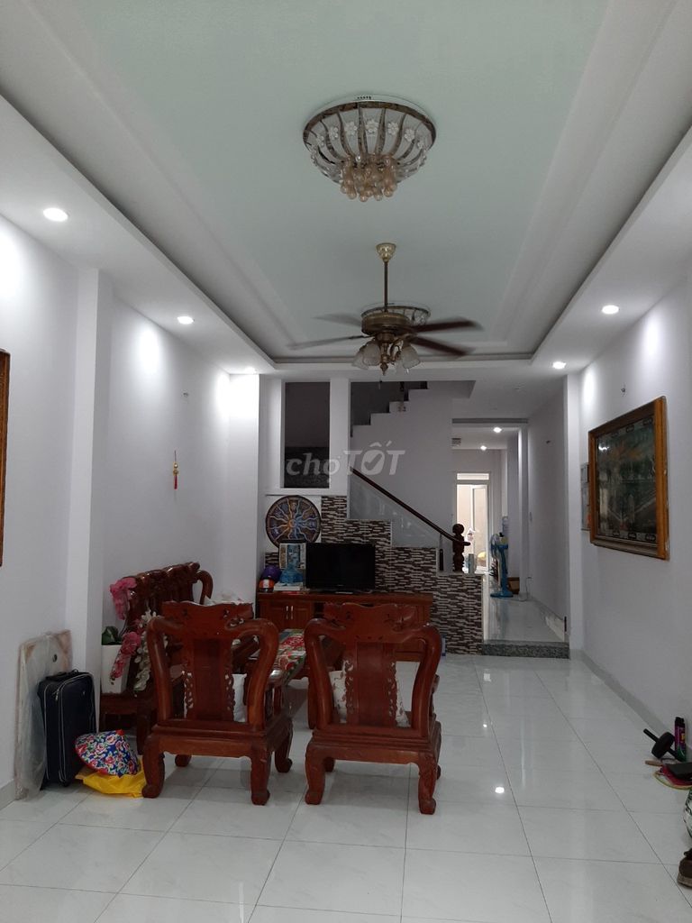 Nhà trong hẻm 100 m2, 5 phòng ngủ, đường Nguyễn Thị Minh Khai, Quận 1