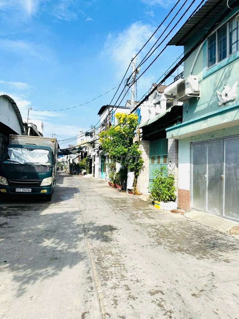 Hương lộ 3 ngay khu Celedon City, 48m2, 2 tầng BTCT, SHR bao sang tên