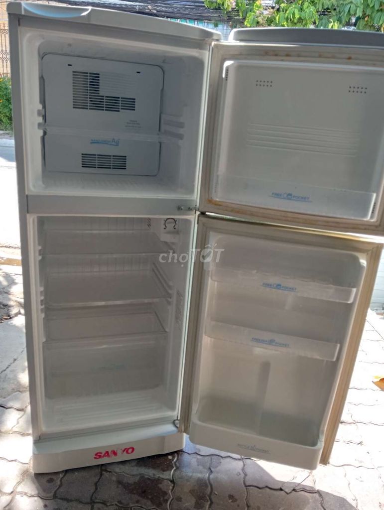 Thanh lý tủ lạnh Sanyo 130lít không đóng tuyết
