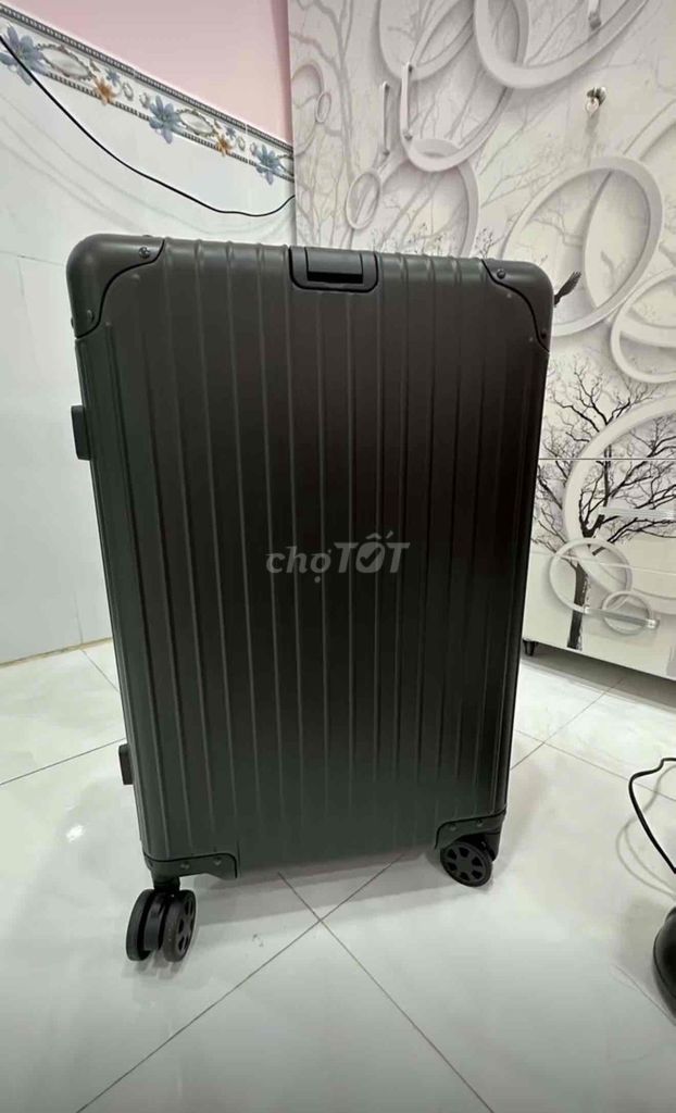 Vali nhôm nguyên khối đen chưa sử dụng cần pass. Mua bán Túi xách tại Thành phố Rạch Giá Kiên Giang được đăng bởi A Long hình 1