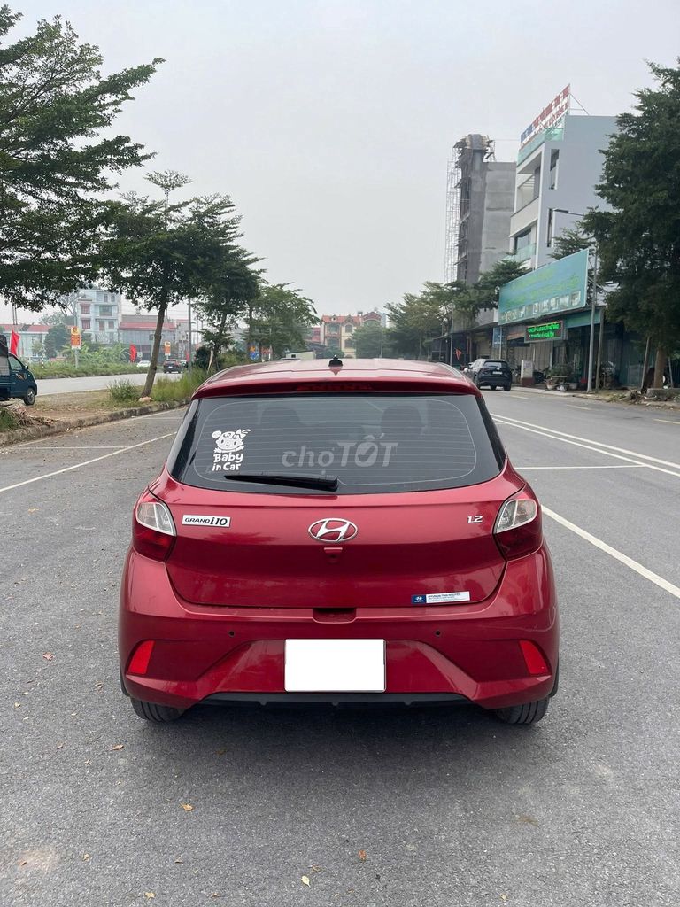Продам хэтчбек Hyundai I10 1.2 полный красный