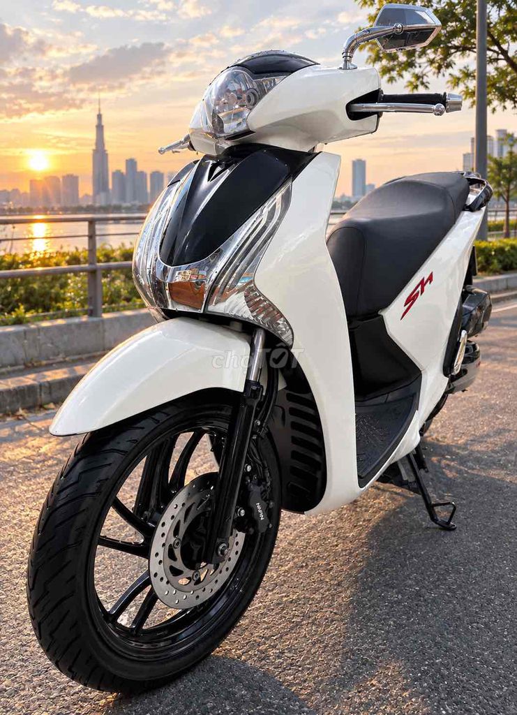 Honda SHVN 2013 125cc белый 77 000 км