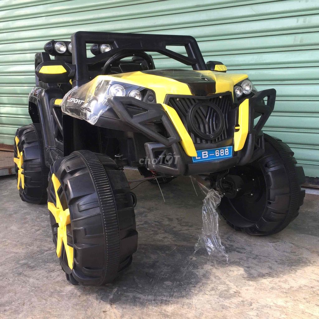 Ô tô điện trẻ em LB-688 Vàng đen thanh lý. Mua bán Mẹ và bé tại Thành phố Biên Hòa Đồng Nai được đăng bởi Đồ khuyến mãi giá rẻ Biên Hoà hình 1