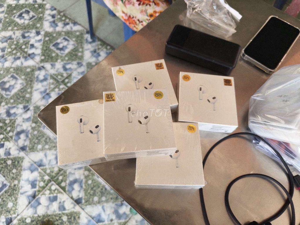 Tai nghe AirPods hổ vằn. Mua bán Tivi, Âm thanh tại Quận Bình Thuỷ Cần Thơ được đăng bởi Hoàng Kiên hình 1