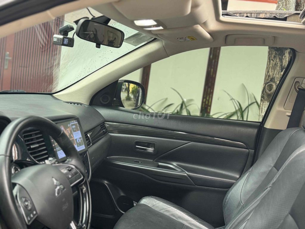 Mitsubishi Outlander 2018 2.0CVT Premium. Mua bán Ô tô tại Quận Cẩm Lệ Đà Nẵng được đăng bởi Anh Tân hình 9